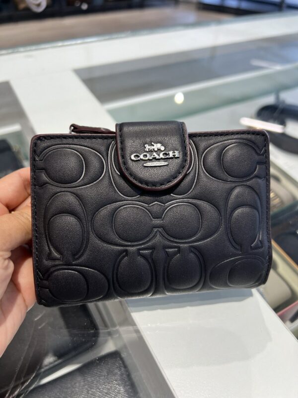 Coach Medium Corner Zip Wallet With Signature Emboss (silver/black)