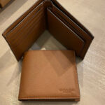 COACH COMPACT ID WALLET IN SPORT CALF LEATHER (DARK SADDLE)