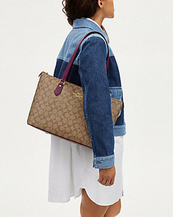 Coach Gallery Tote In Signature Canvas (gold/khaki/deep Berry) - Image 2