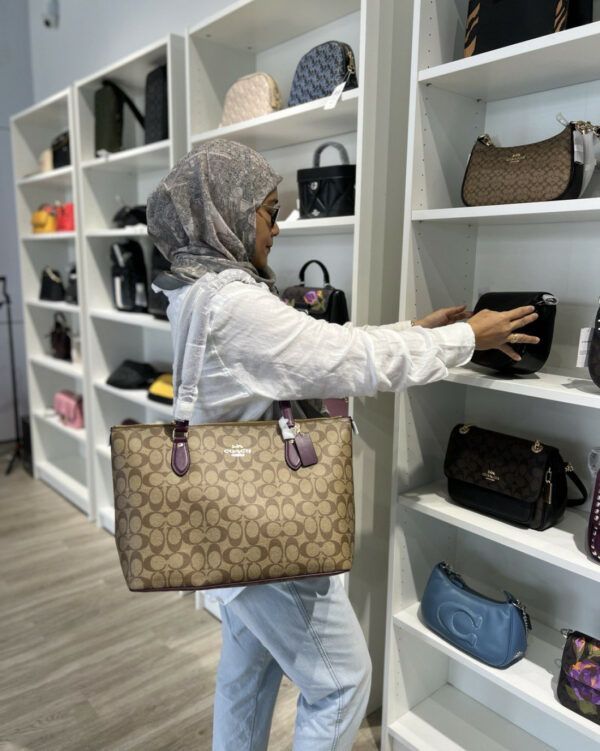 Coach Gallery Tote In Signature Canvas (gold/khaki/deep Berry) - Image 6