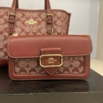 COACH MORGAN CROSSBODY IN SIGNATURE CHAMBRAY (GOLD:WINE MULTI)
