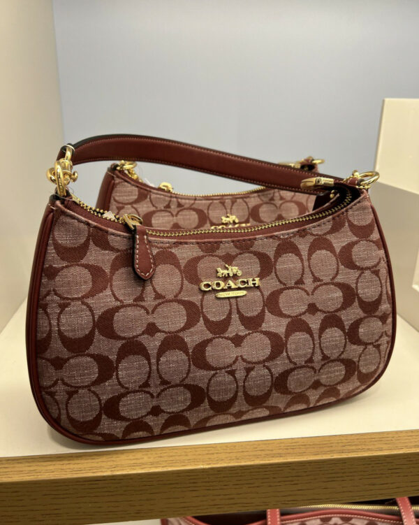 Coach Teri Shoulder Bag In Signature Chambray (gold/wine Multi) - Image 5