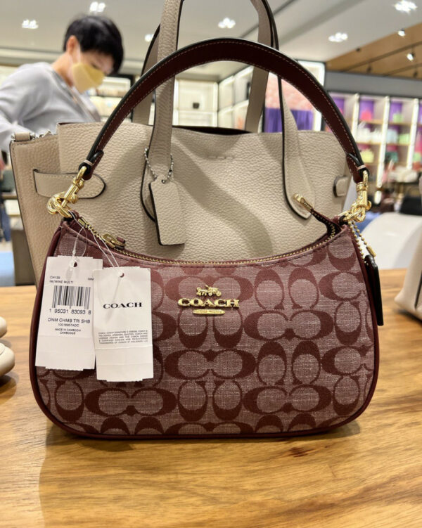 Coach Teri Shoulder Bag In Signature Chambray (gold/wine Multi) - Image 6