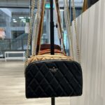 KATE SPADE CAREY QUILTED CAMERA BAG (BLACK)