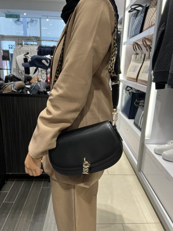 Michael Kors Mila Medium Leather Leather Messenger (black Multi) - Image 2