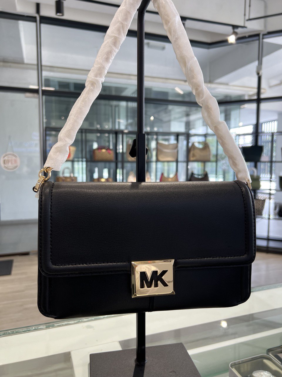 Michael Kors Sonia Medium Leather Shoulder Bag (Black) | Butik Sarah Shaber
