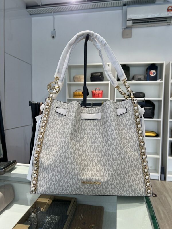 Michael Kors Mina Large Signature Logo Chain Shoulder Bag (Cream Multi) - Image 4