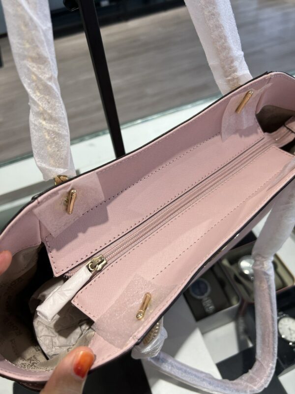 Michael Kors Jet Set Travel Saffiano Large Shoulder Bag (blossom) - Image 2