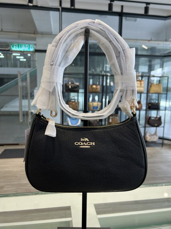 Coach Teri Shoulder Bag (gold/black) - Image 4