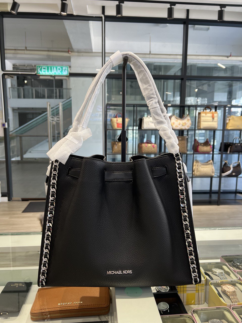 Michael Kors Mina Large Chain Shoulder Bag black Butik Sarah Shaber