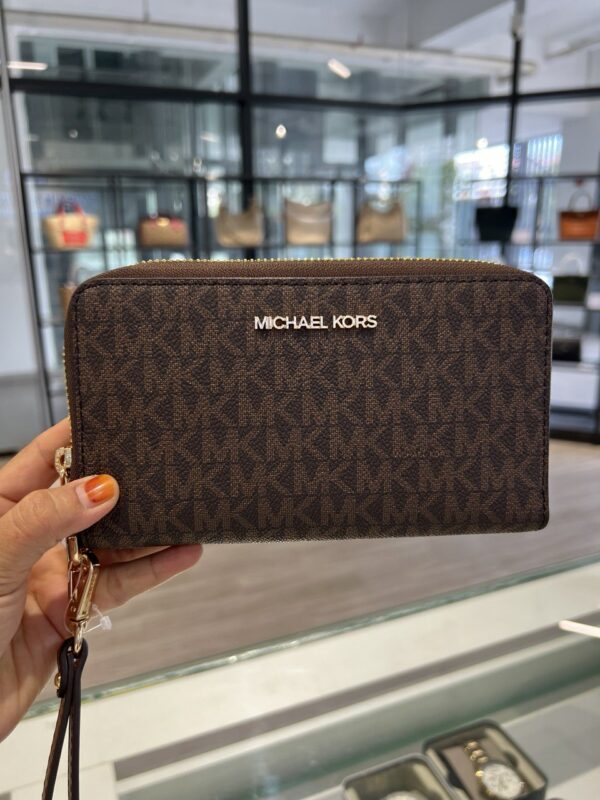 Michael Kors Jet Set Large Logo Flat Multifunction Phone Case Wallet (brown)
