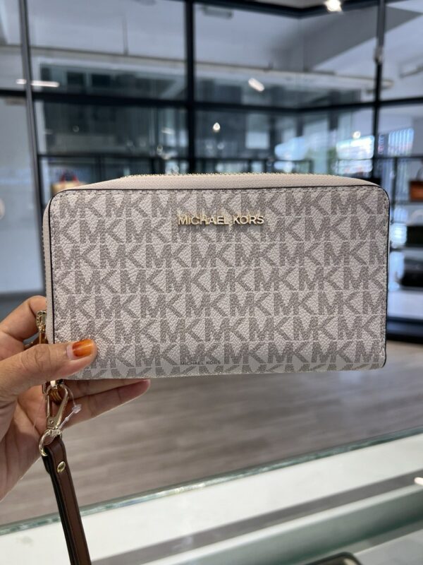 Michael Kors Jet Set Large Logo Flat Multifunction Phone Case Wallet (vanilla)