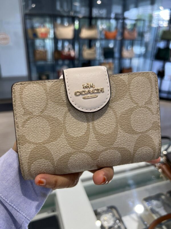 Coach Medium Corner Zip Wallet In Signature (Chalk) - Image 3