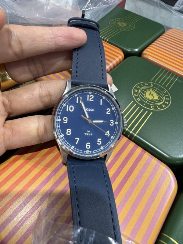 Fossil Dayliner Three-Hand Navy Leather Watch Men (FS5924) - Image 4