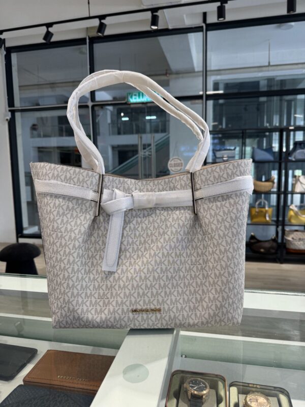 Michael Kors Emilia Large Logo Tote Bag (Cream Multi)) - Image 2