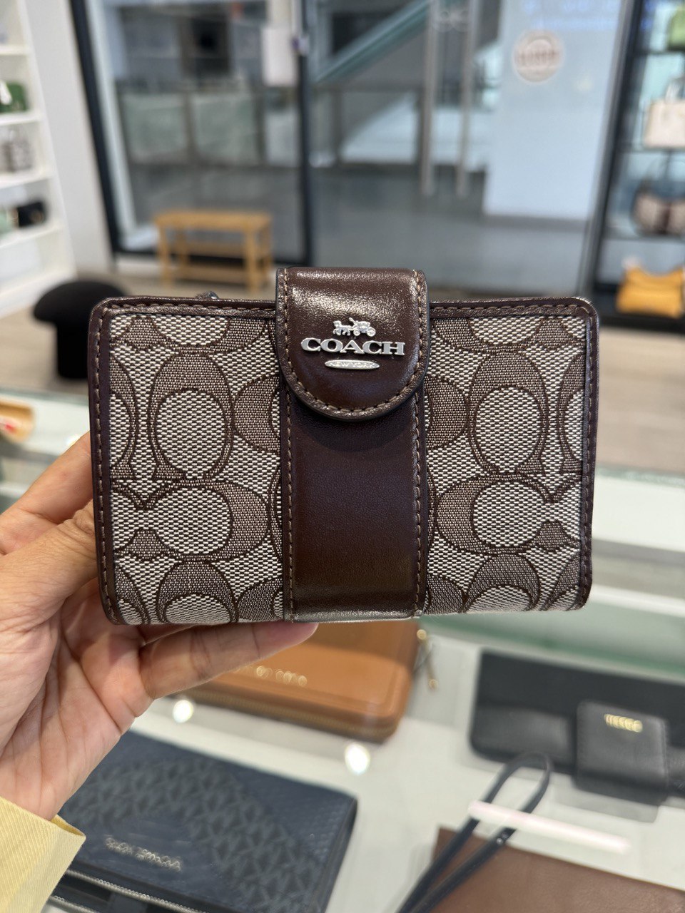 Coach Medium Corner Zip Wallet In Signature Jacquard (Oak