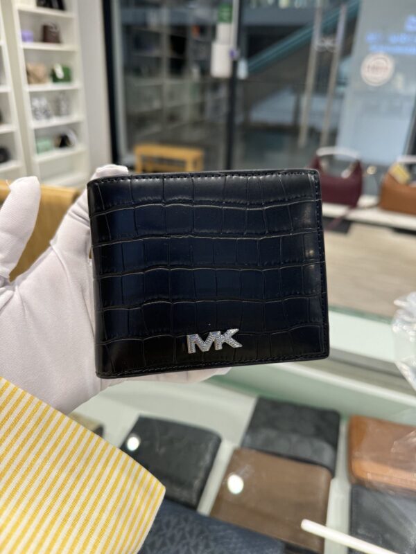 Michael Kors Rivington Billfold Wallet With Passcase (Black) - Image 2