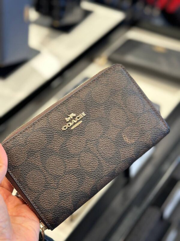 Coach Medium Id Zip Wallet In Signature Canvas (Walnut Black) - Image 4