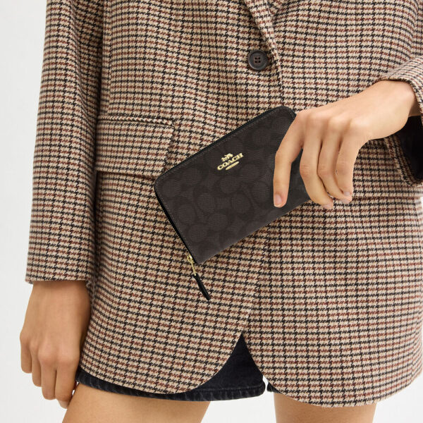 Coach Medium Id Zip Wallet In Signature Canvas (Walnut Black) - Image 2