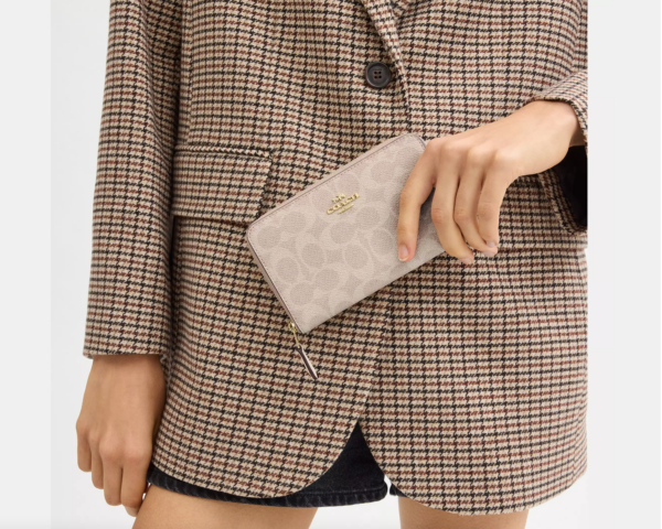 Coach Medium Id Zip Wallet In Signature Canvas (Sand Chalk) - Image 3