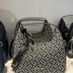 Pre Order-Michael Kors Ember Small Messenger (Black Noir)