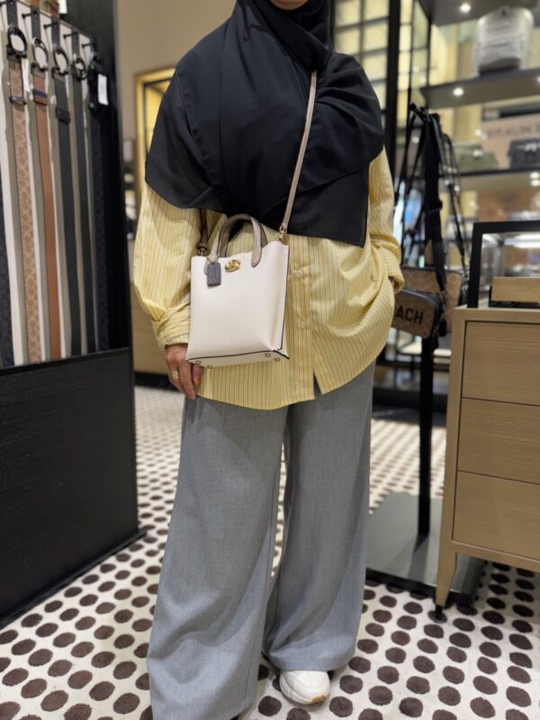 Coach Willow Tote 16 (Chalk Multi)- Boutique Collection - Image 4