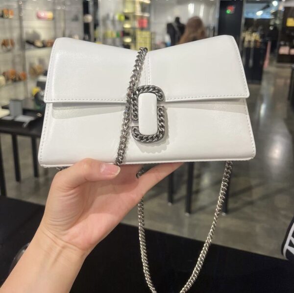 [Pre Order]- Marc Jacobs The St Marc Convertible Clutch Chain Bag (White)