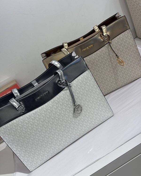 Michael Kors Jet Set Travel Large Signature Logo Pocket Tote Bag (Silver) - Image 2