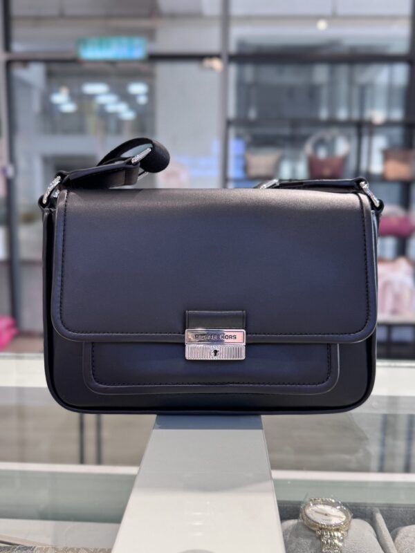 Michael Kors Bradshaw Medium Leather Messenger Bag (Black) - Image 2