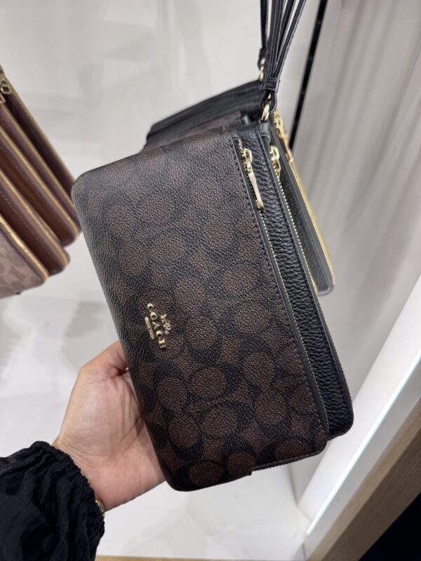 [Pre Order]- Coach Double Zip Wallet Wristlet (Walnut Black) - Image 4