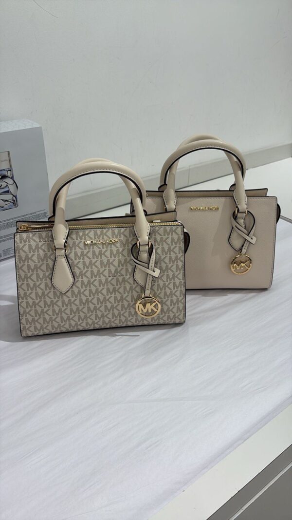 [Pre Order]-Michael Kors Sheila Small Signature Logo Satchel (Vanilla) - Image 5