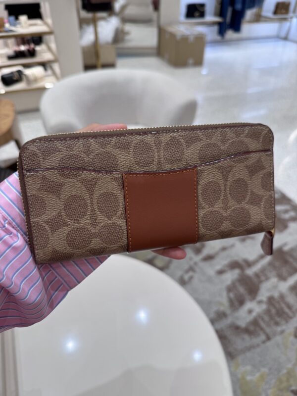 [Pre Order]-Coach Essential Slim Accordion Zip Wallet In Signature Canvas (Tan) Boutique Collection - Image 4