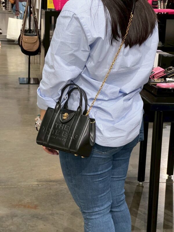 [Pre Order]-Marc Jacobs The Turnlock Crossbody Tote Bag(Black) - Image 3