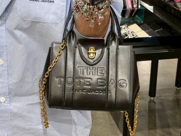 [Pre Order]-Marc Jacobs The Turnlock Crossbody Tote Bag(Black) - Image 2