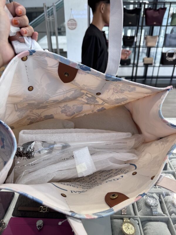 Coach Canvas Tote 42 (Natural MultI) Boutique Collection LIMITED EDITION - Image 2