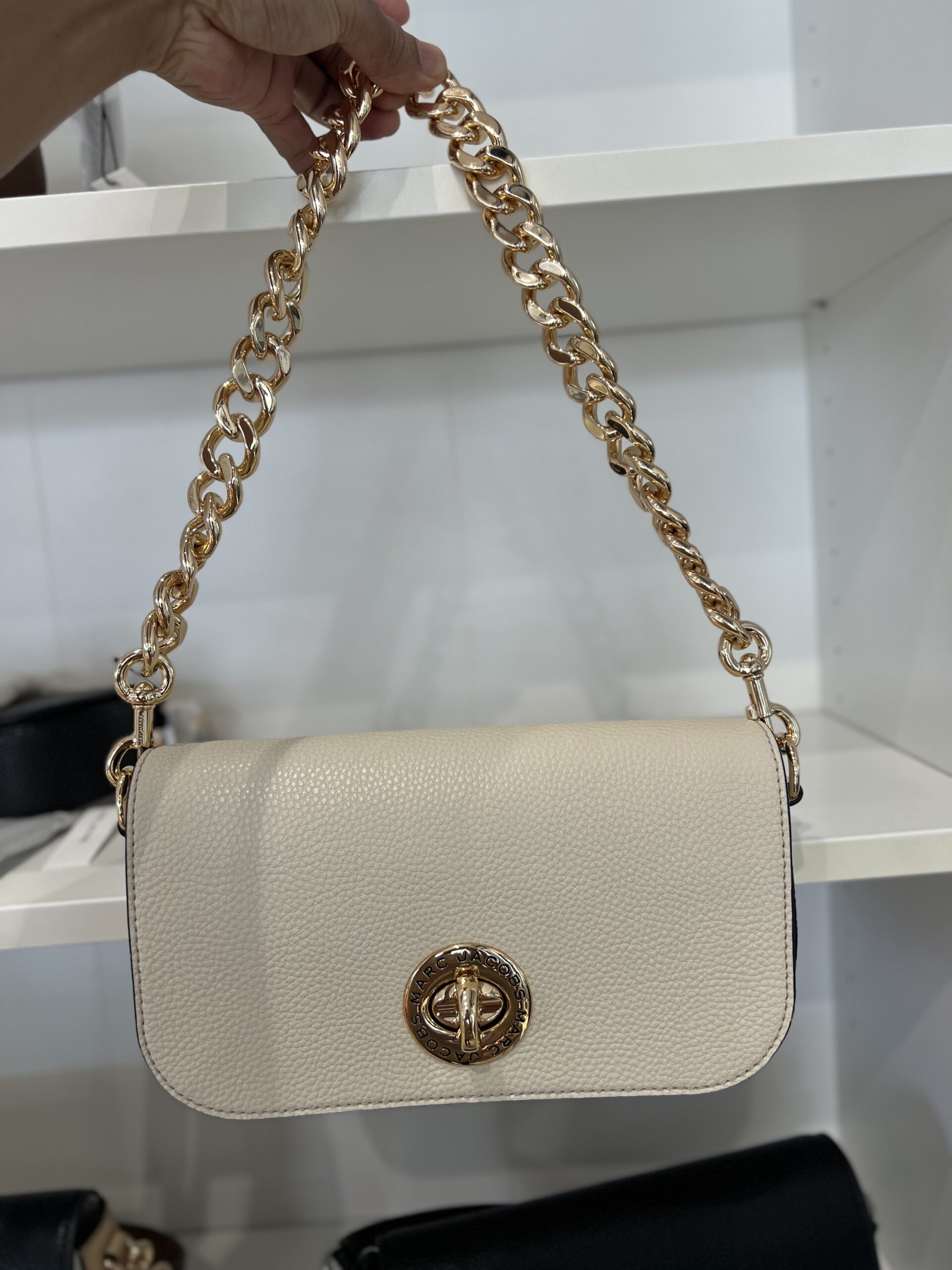Marc Jacobs Signet Turnlock Chain Leather Shoulder Bag (Marshmallow)4