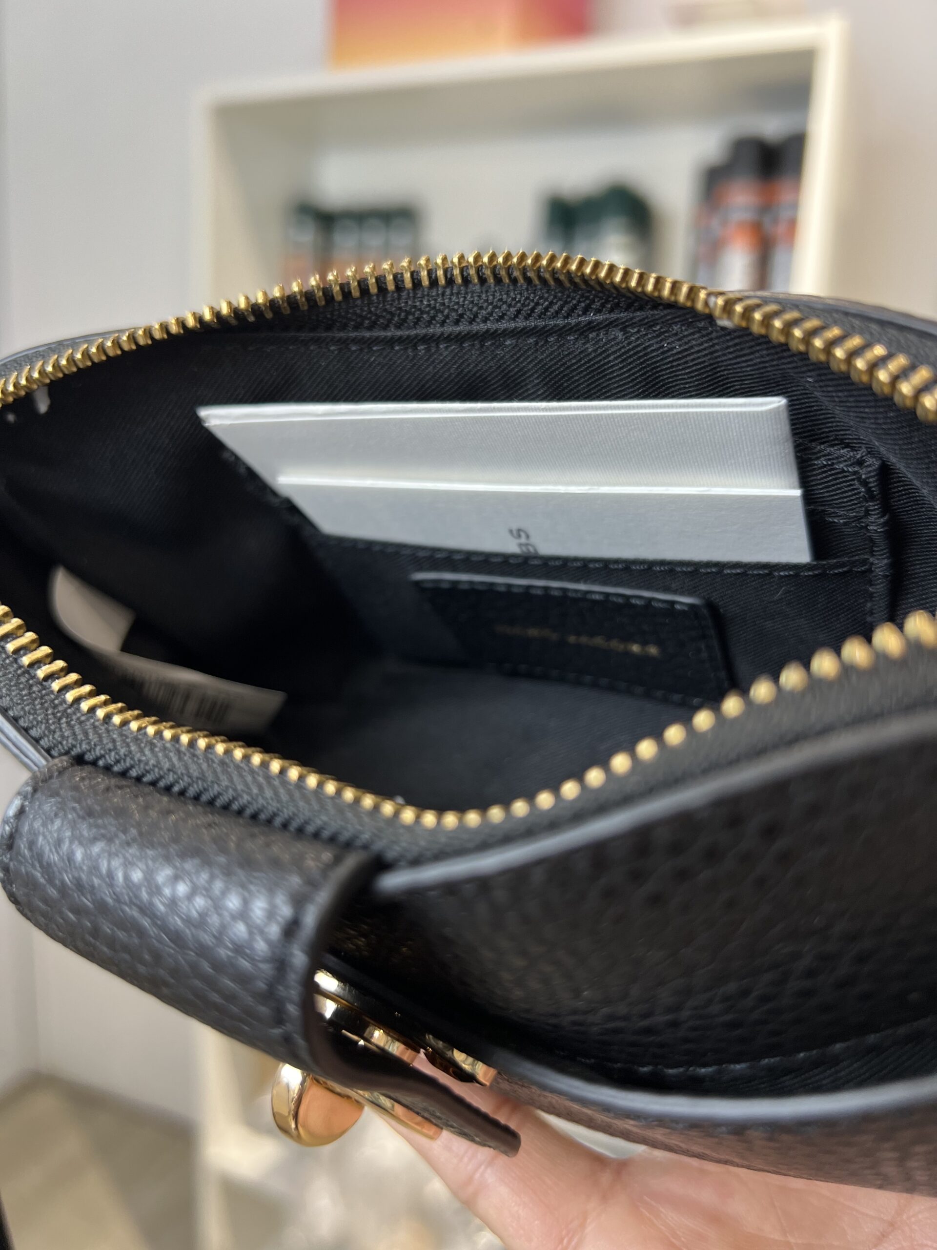 Marc Jacobs Signet Turnlock Wristlet (Black)3
