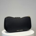 Marc Jacobs Signet Turnlock Wristlet (Black)