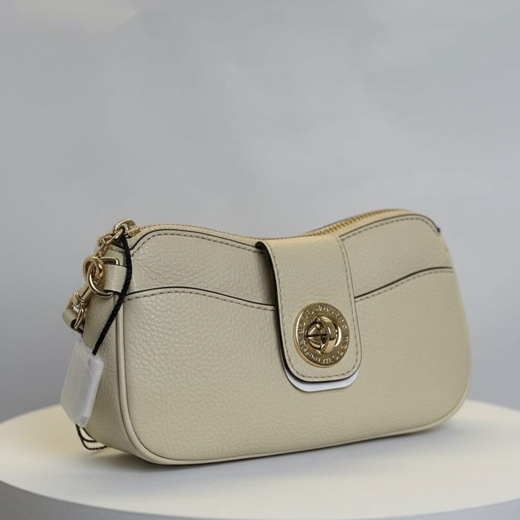 Marc Jacobs Signet Turnlock Wristlet (Marshmallow)1