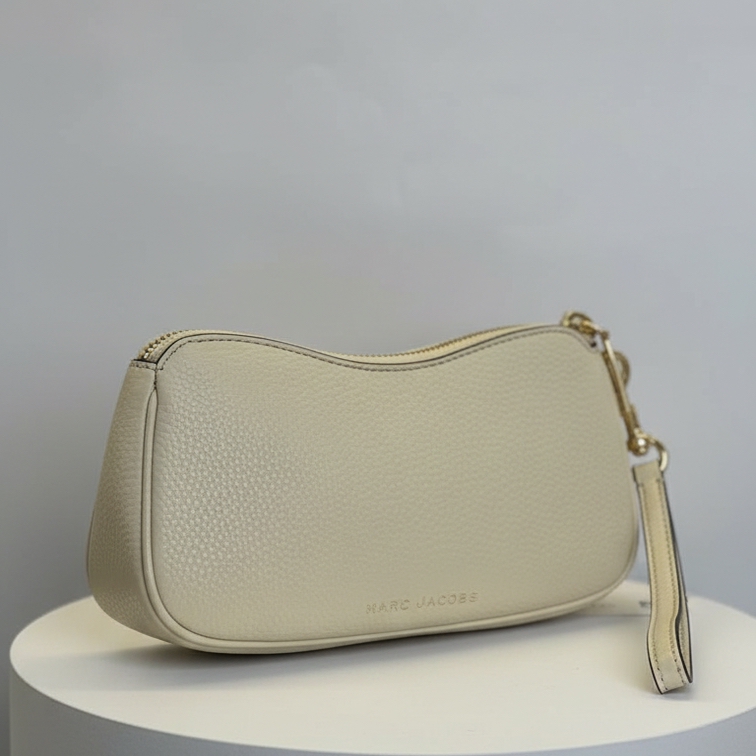Marc Jacobs Signet Turnlock Wristlet (Marshmallow)3